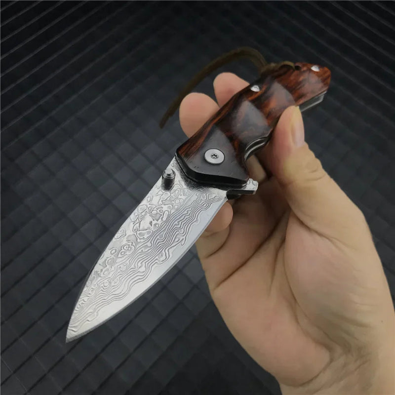 Couteau de Chasse Damas avec Etui en Cuir en Main