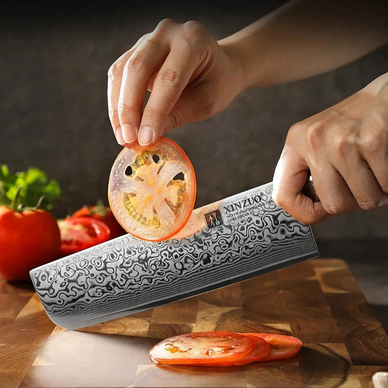 Couteau Nakiri Japonais Lame Damas Découpe fine d'une tomate