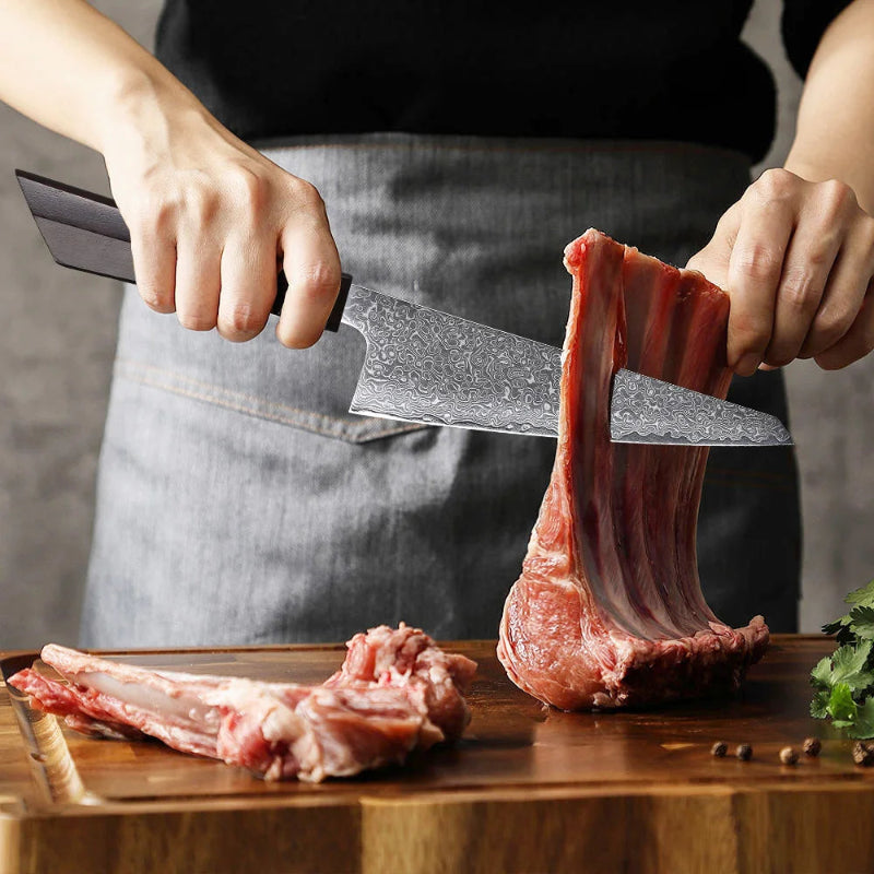 Couteau Forgé Damas en train de désosser