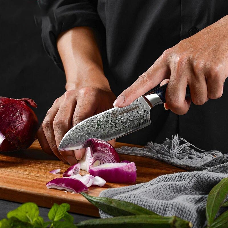 Couteau Santoku Damas Bois Bleu Découpe Oignon